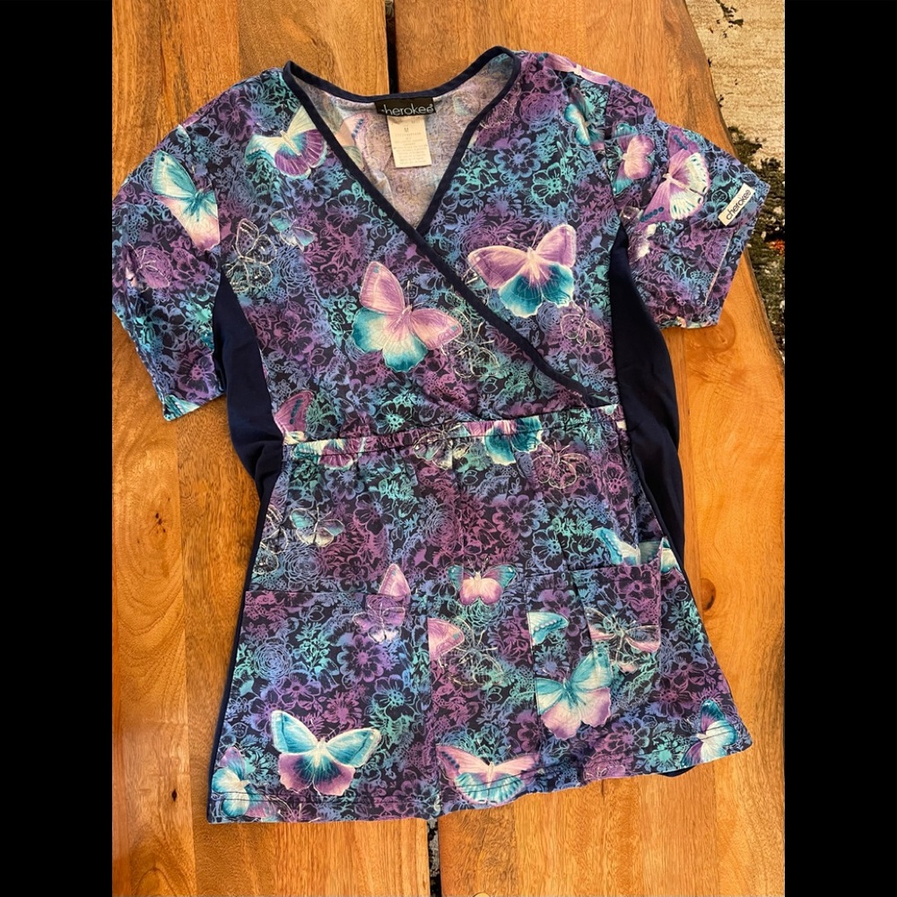 Cherokee scrub top
